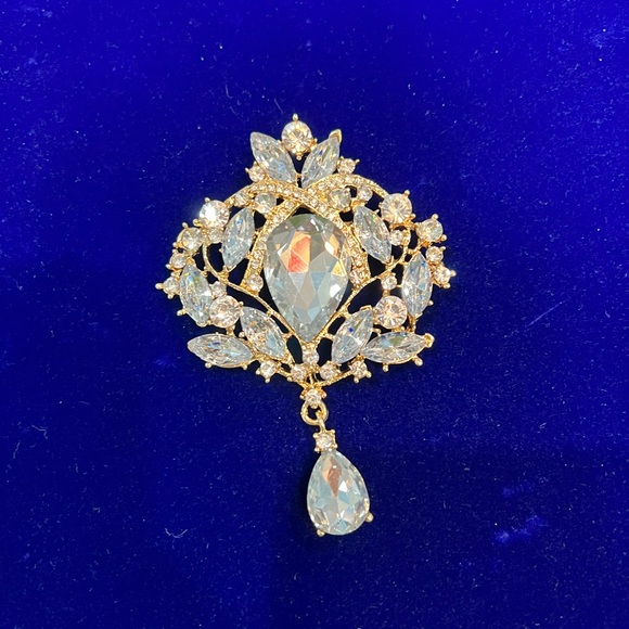 Dazzling clear rhinestone brooch goldtone metal very large 4 inch… - Picture 3 of 3